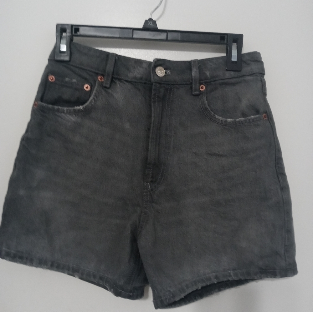 Zara Smokey Gray Distressed Denim 5 Pocket shorts size 4